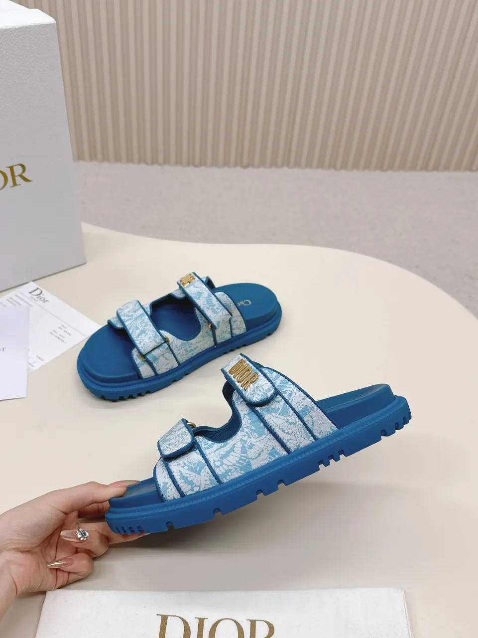 👟👟Ex-factory price 460👟👟 This black sheepskin DiorAct sandal is fashionable. Paired with an insole that fits the shape of your foot, it's made of exceptionally lightweight and comfortable leather. The upper straps feature a Velcro closure and feature a gold-finish metal "DIOR" logo. Can be matched with various styles to show modern style. Gold-finish metal "DIOR" logo Two adjustable Velcro straps Leather insole that fits the shape of your foot Soft and lightweight texture EVA sole decorated with Christian Dior's lucky star symbol Made in Italy Size 35--42 (Customized sizes 41 and 42 are non-refundable)